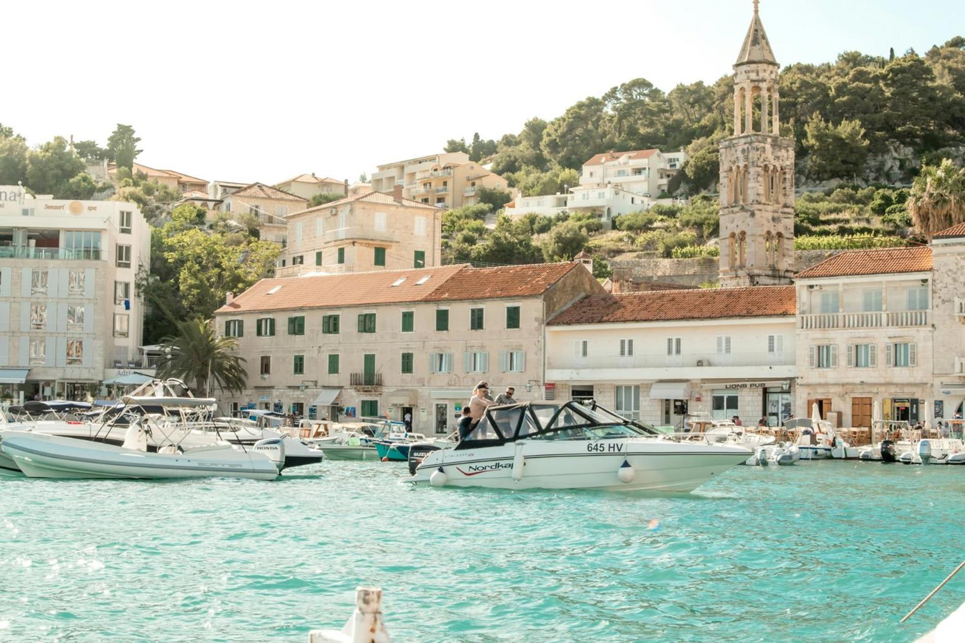 Apartment Jesliving Hvar - 2 Bedroom Elegant With Sea View In Historic Center Of